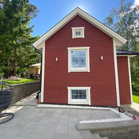 Charming Apartment In A Red House In 스톡홀름 외부 사진