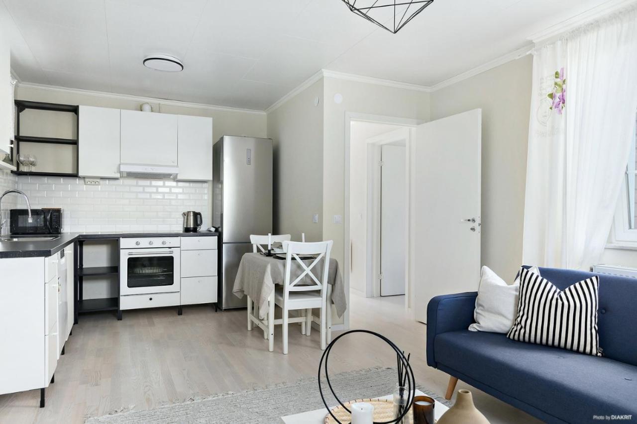 Charming Apartment In A Red House In 스톡홀름 외부 사진